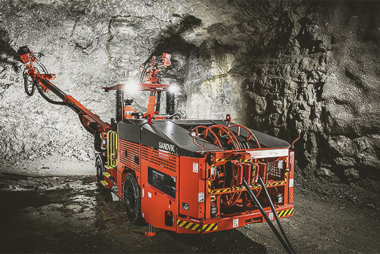 Equipo Sandvik en mina