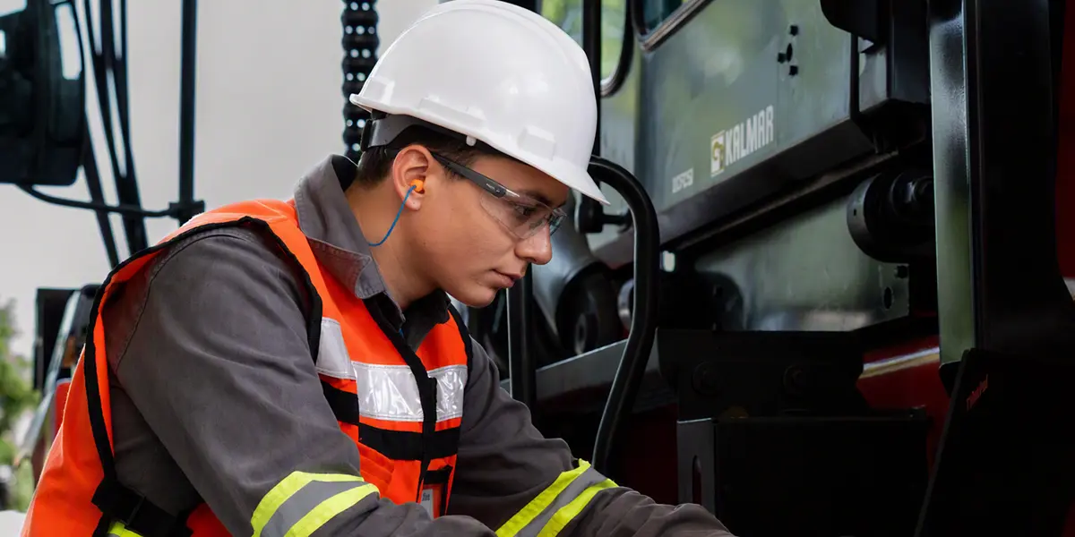 Técnico especializado en equipos Kalmar